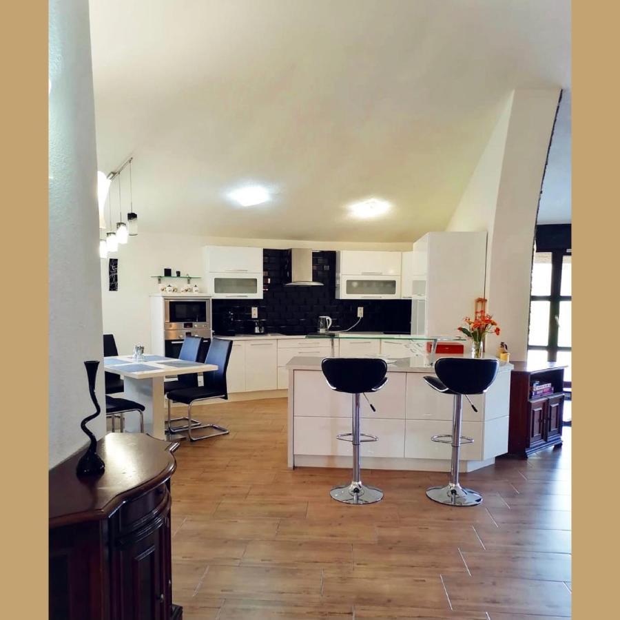 Dovolenkovy Dom Dubak Villa Lopej Bagian luar foto